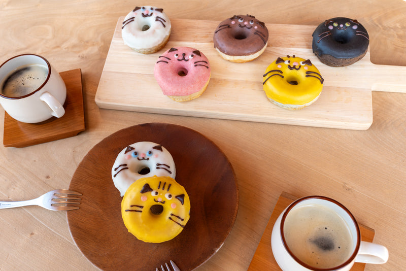 NEW!! ドーナツアソート特別BOX にゃんこらーれ4個セット／クロ・シロ・トラ・ハナ